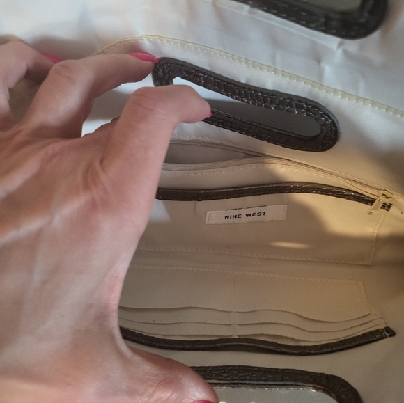 NINE WEST SILVER CLUTCH - Picture 3 of 4